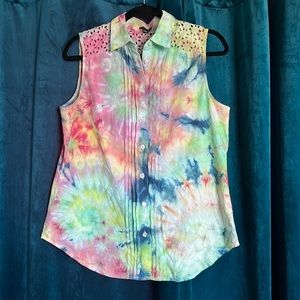 Ann Taylor tie dye Collared sleeveless button down in medium